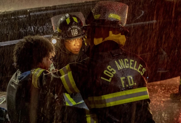 Кадр из «911 служба спасения» 2 сезон 9 серия