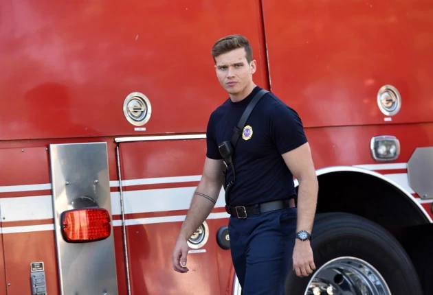 Кадр из «911 служба спасения» 1 сезон 1 серия