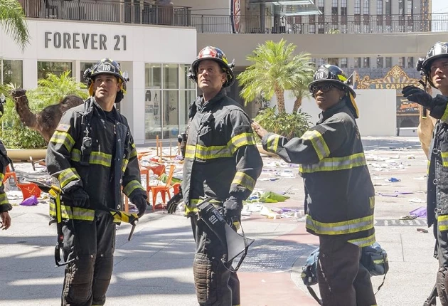 Кадр из «911 служба спасения» 5 сезон 1 серия