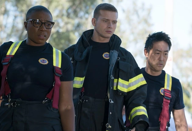 Кадр из «911 служба спасения» 2 сезон 1 серия